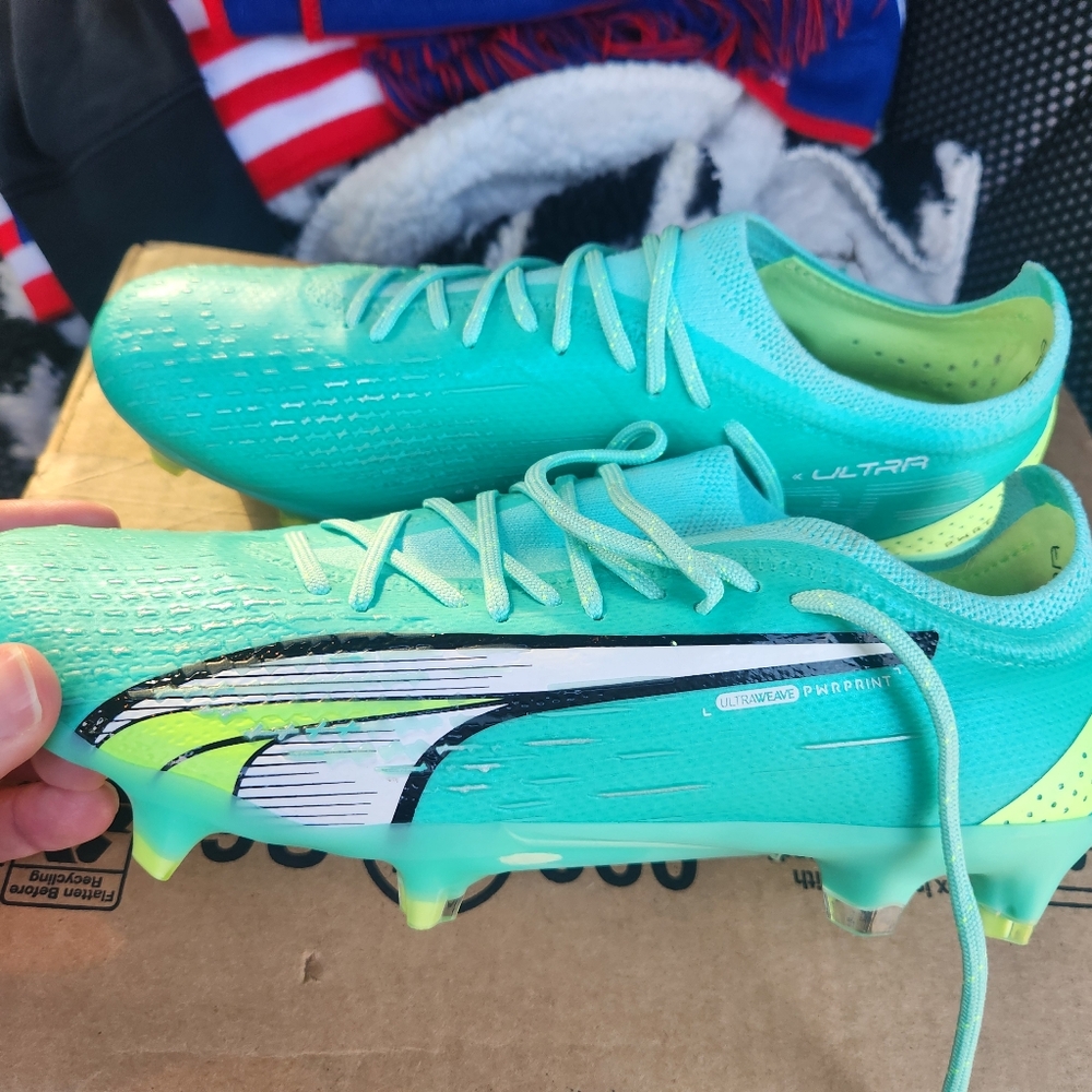 NWOT Puma Soccer Cleats